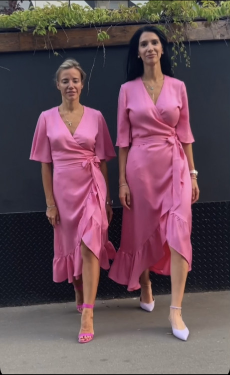 Платье с воланом розовое - 